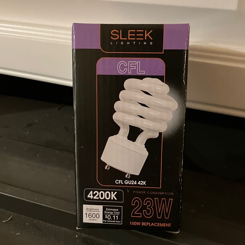 🌺 23W Light Bulb - White